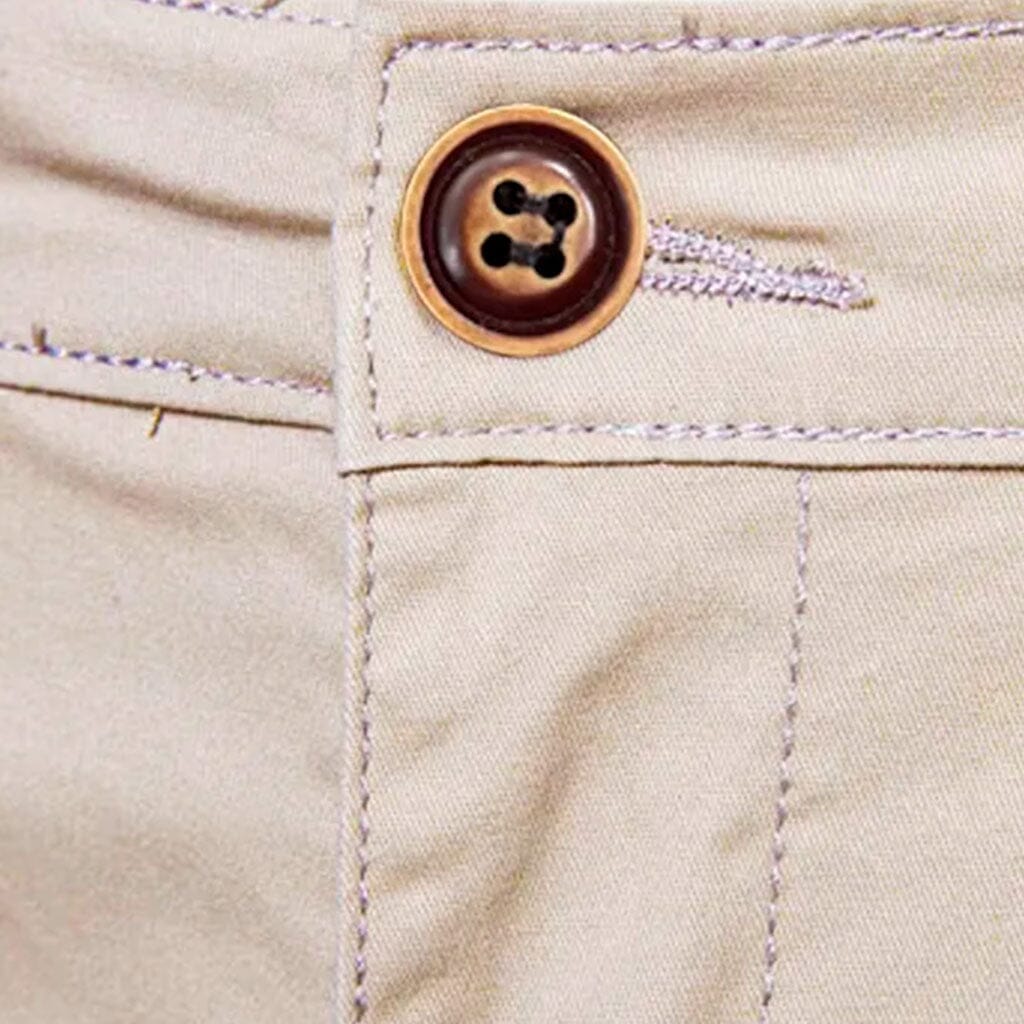 Bermuda Masculina Cetino Torinzi TZ521 leve e moderna, com brim de alta qualidade e caimento elegante, ideal para momentos casuais e de lazer.