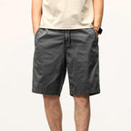 Bermuda Masculina Street Torinzi TZ514 masculina, modelo leve e resistente em sarja premium, ideal para looks urbanos e casuais com estilo.