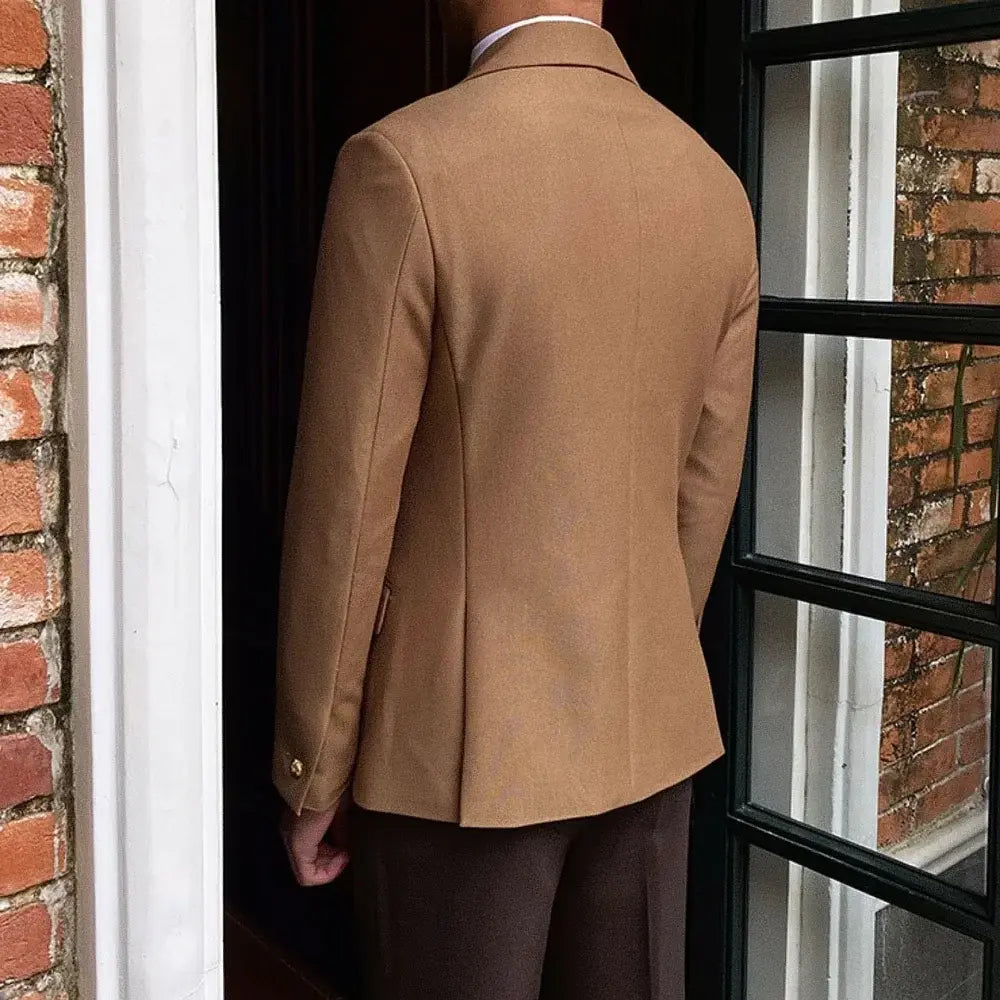 Blazer Masculino Transpassado Torinzi TZ062 feito em Ecomicrofibra com abotoamento duplo e acabamento sofisticado para visuais elegantes.