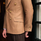 Blazer Masculino Transpassado Torinzi TZ062 feito em Ecomicrofibra com abotoamento duplo e acabamento sofisticado para visuais elegantes.