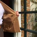 Blazer Masculino Transpassado Torinzi TZ062 feito em Ecomicrofibra com abotoamento duplo e acabamento sofisticado para visuais elegantes.