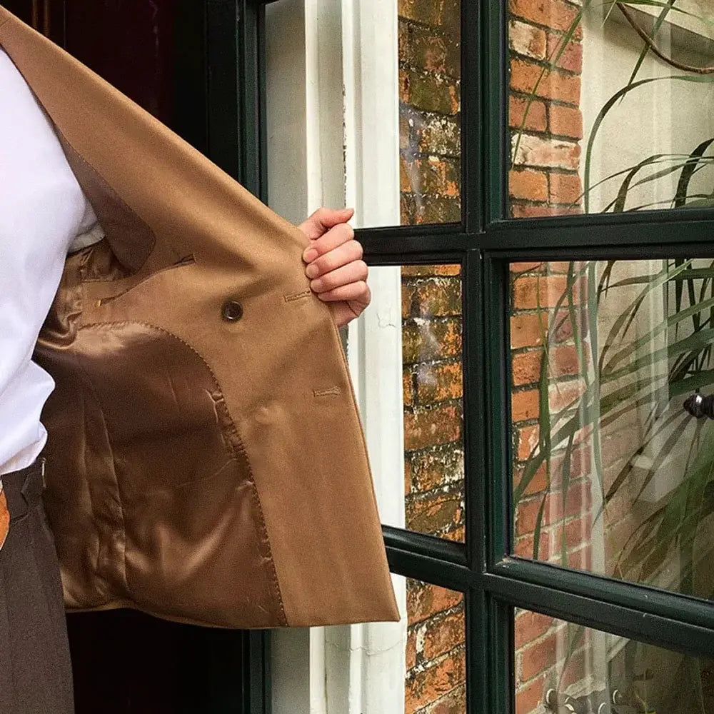 Blazer Masculino Transpassado Torinzi TZ062 feito em Ecomicrofibra com abotoamento duplo e acabamento sofisticado para visuais elegantes.