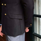 Blazer Masculino Transpassado Torinzi TZ062 feito em Ecomicrofibra com abotoamento duplo e acabamento sofisticado para visuais elegantes.