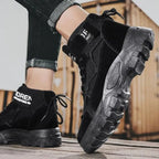 Bota Masculina British Torinzi TZ285 em couro premium, com design robusto e solado antiderrapante, ideal para uso urbano e aventuras.