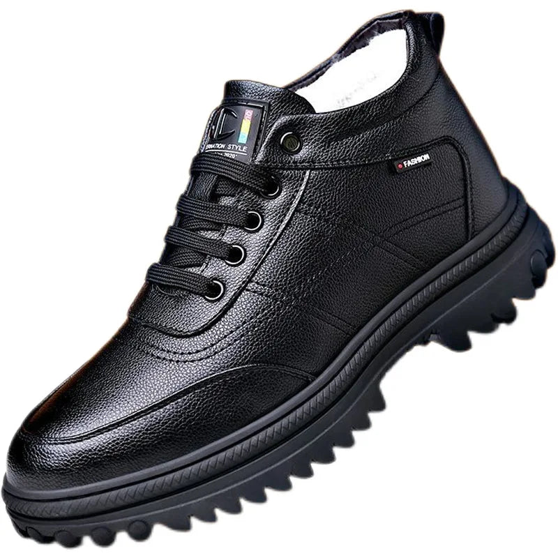 Bota Masculina de Couro Acolchoada Torinzi TZ290 resistente e confortável, com couro premium e solado firme, ideal para uso diário.