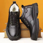 Bota Masculina de Couro Acolchoada Torinzi TZ290 resistente e confortável, com couro premium e solado firme, ideal para uso diário.