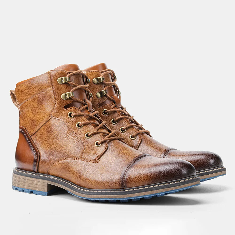 Bota Masculina de Couro Torinzi TZ284 moderna e resistente, com interior acolchoado e solado emborrachado, ideal para qualquer ocasião.