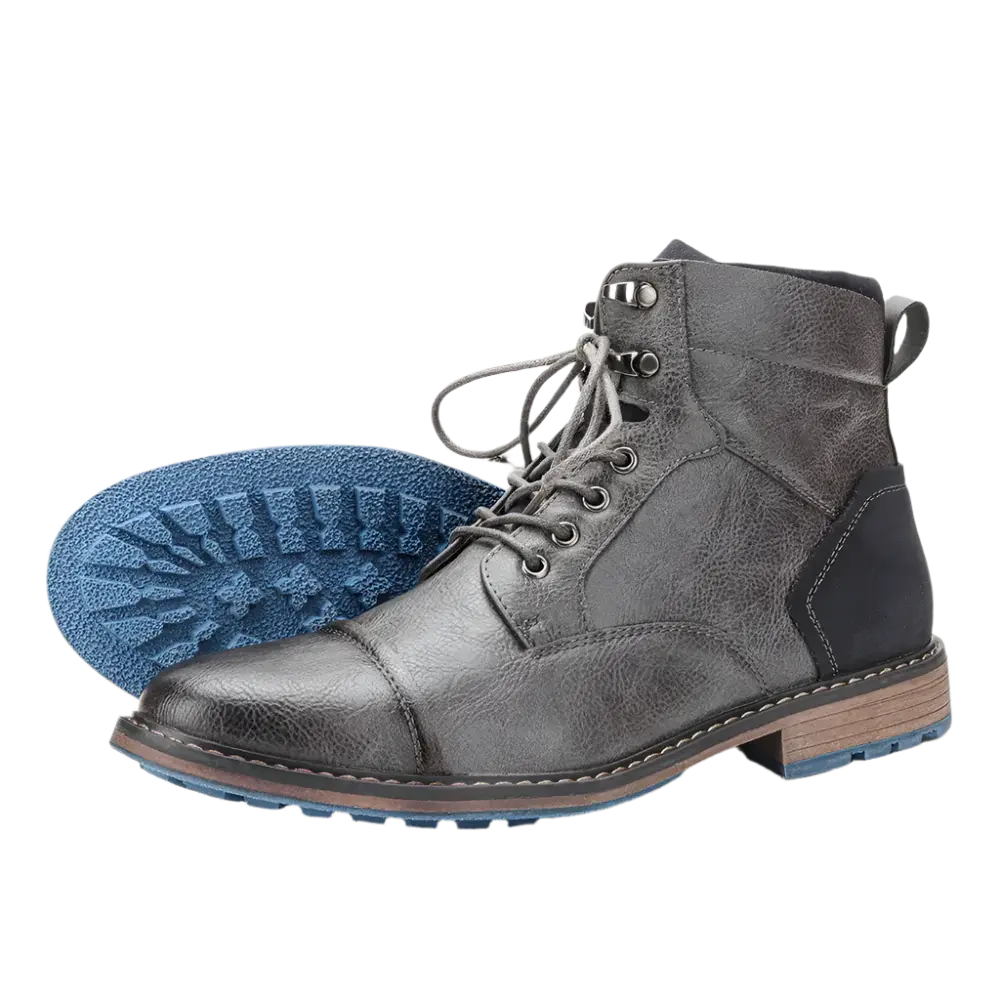 Bota Masculina de Couro Torinzi TZ284 moderna e resistente, com interior acolchoado e solado emborrachado, ideal para qualquer ocasião.