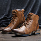 Bota Masculina de Couro Torinzi TZ284 moderna e resistente, com interior acolchoado e solado emborrachado, ideal para qualquer ocasião.