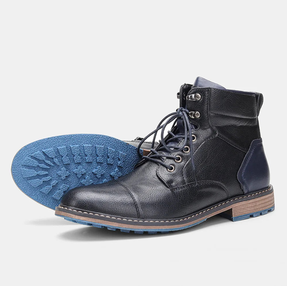 Bota Masculina de Couro Torinzi TZ284 moderna e resistente, com interior acolchoado e solado emborrachado, ideal para qualquer ocasião.