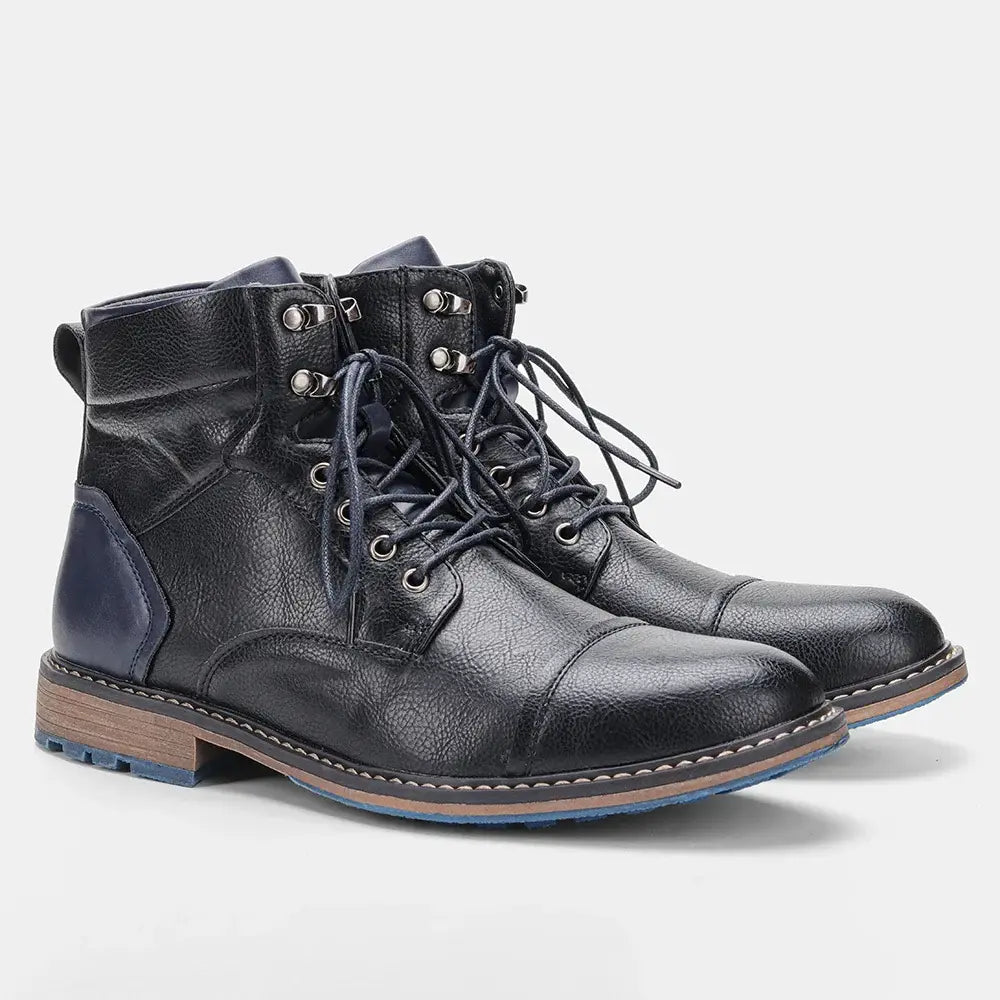 Bota Masculina de Couro Torinzi TZ284 moderna e resistente, com interior acolchoado e solado emborrachado, ideal para qualquer ocasião.
