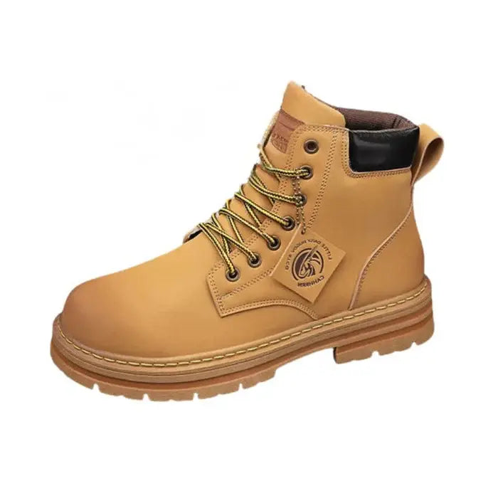 Bota Masculina Urban Torinzi TZ279 com interior macio e solado antiderrapante, ideal para uso urbano e aventuras ao ar livre.