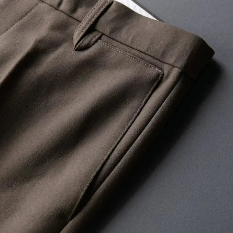 Calça de Alfaiataria Masculina Slim Torinzi TZ009 com corte ajustado e tecido refinado, ideal para composições elegantes e confortáveis.