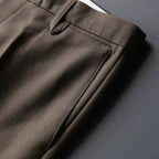 Calça de Alfaiataria Masculina Slim Torinzi TZ009 com corte ajustado e tecido refinado, ideal para composições elegantes e confortáveis.