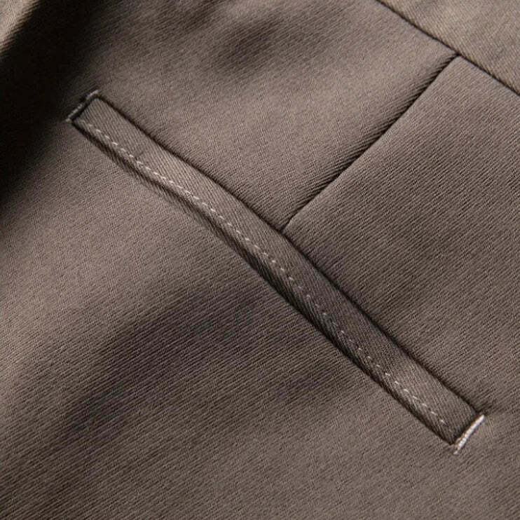 Calça de Alfaiataria Masculina Slim Torinzi TZ009 com corte ajustado e tecido refinado, ideal para composições elegantes e confortáveis.