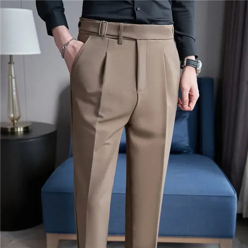 Calça de Alfaiataria Masculina Torinzi TZ254 elegante e moderna, com corte tradicional e tecido suave, ideal para eventos e ambientes profissionais.