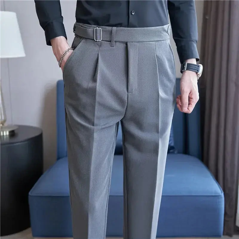 Calça de Alfaiataria Masculina Torinzi TZ254 elegante e moderna, com corte tradicional e tecido suave, ideal para eventos e ambientes profissionais.