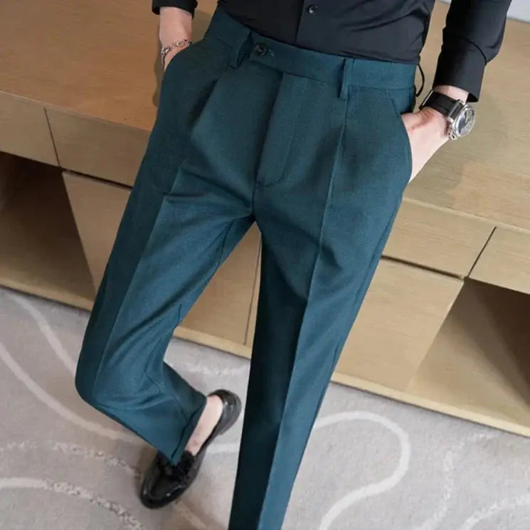 Calça de Alfaiataria Masculina Torinzi TZ255 com corte preciso e acabamento refinado, ideal para eventos formais e visuais elegantes.