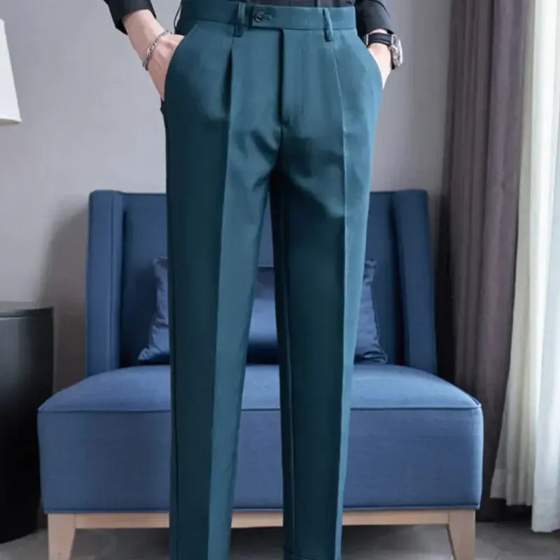 Calça de Alfaiataria Masculina Torinzi TZ255 com corte preciso e acabamento refinado, ideal para eventos formais e visuais elegantes.