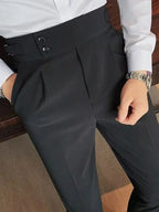 Calça de Alfaiataria Masculina Torinzi TZ256 elegante e resistente, com tecido premium e corte tradicional, ideal para eventos e uso corporativo.