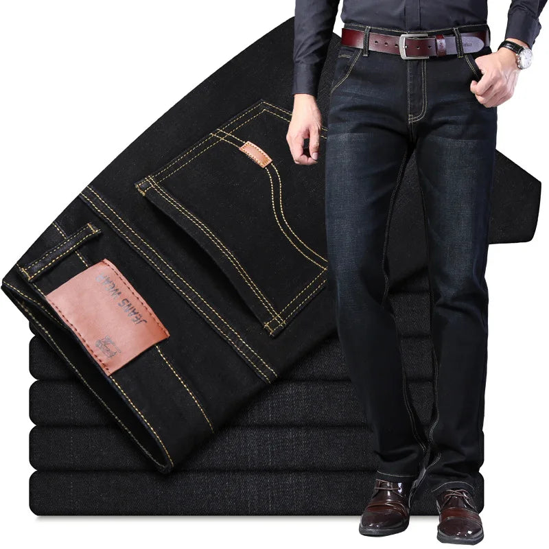 Calça Jeans Masculina Clássica Torinzi TZ005 moderna e durável, com tecido elástico e toque macio, ideal para looks casuais e elegantes.