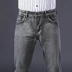 Calça Jeans Masculina Spectre Torinzi TZ260 feita com material premium e acabamento refinado, ideal para visuais elegantes e duráveis.