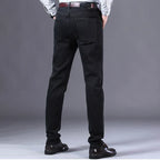 Calça Jeans Masculina Spectre Torinzi TZ260 feita com material premium e acabamento refinado, ideal para visuais elegantes e duráveis.