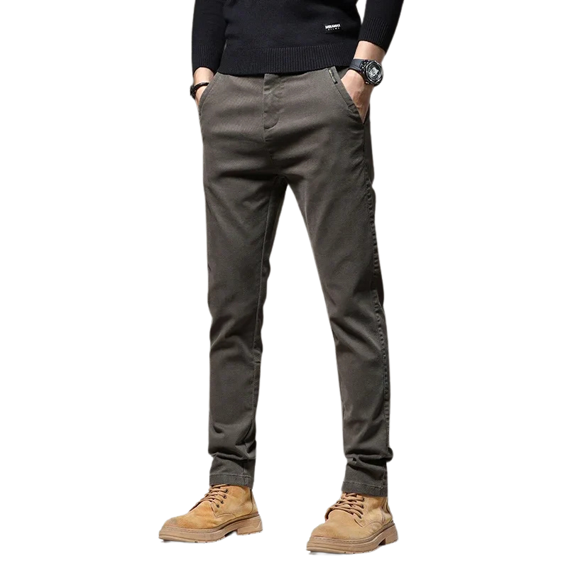 Calça Jeans Masculina Torinzi TZ002 feita em denim de alta qualidade, com design moderno e caimento confortável para o dia a dia.