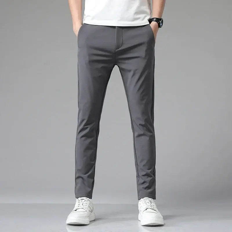 Calça Social Masculina Slim Torinzi TZ007 elegante e moderna, com modelagem slim fit e tecido premium, ideal para looks formais e casuais.