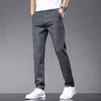 Calça Social Masculina Xadrez Torinzi TZ006 leve e elegante, com tecido elástico e padrão xadrez sofisticado, ideal para looks formais e casuais.