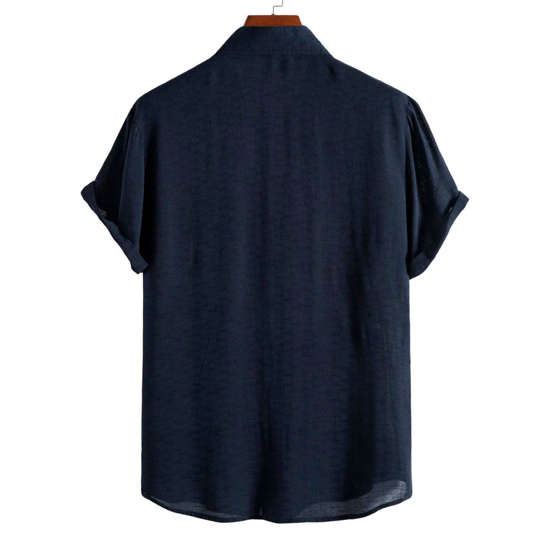 Camisa Manga Curta Torinzi Lisa Everyday TZ599 masculina, modelo liso e leve com caimento ajustado, ideal para composições casuais e elegantes.