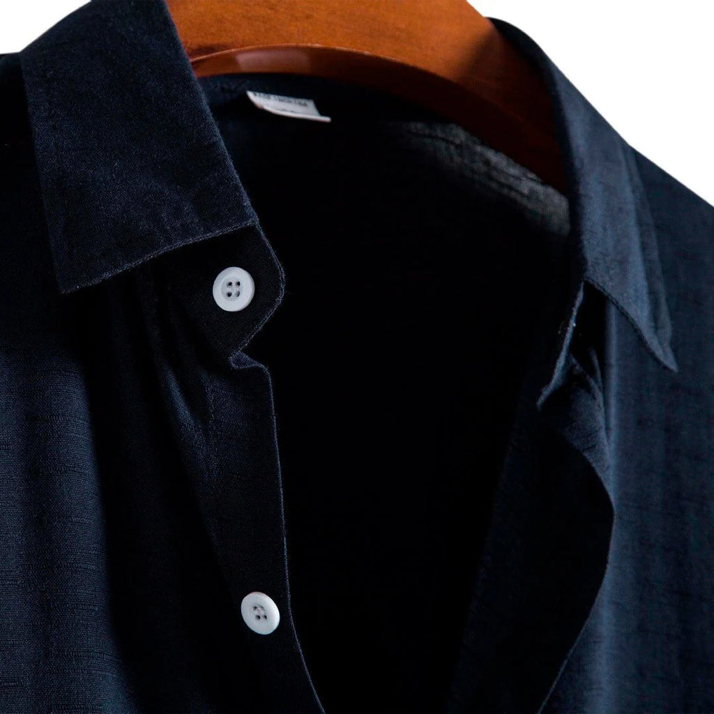 Camisa Manga Curta Torinzi Lisa Everyday TZ599 masculina, modelo liso e leve com caimento ajustado, ideal para composições casuais e elegantes.