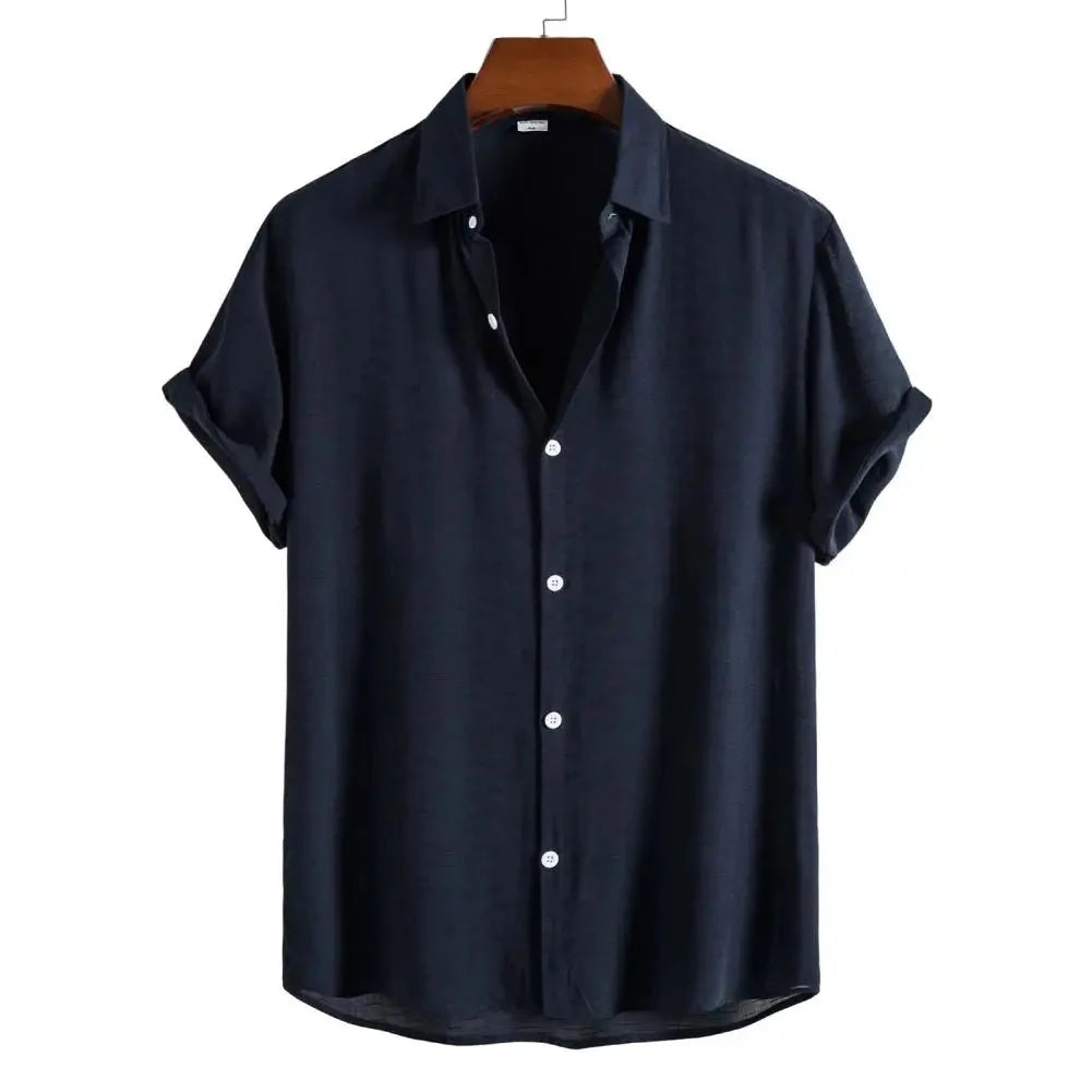 Camisa Manga Curta Torinzi Lisa TZ537 masculina, modelo liso em tecido leve e respirável, caimento ajustado, ideal para combinar com jeans, linho ou bermudas.