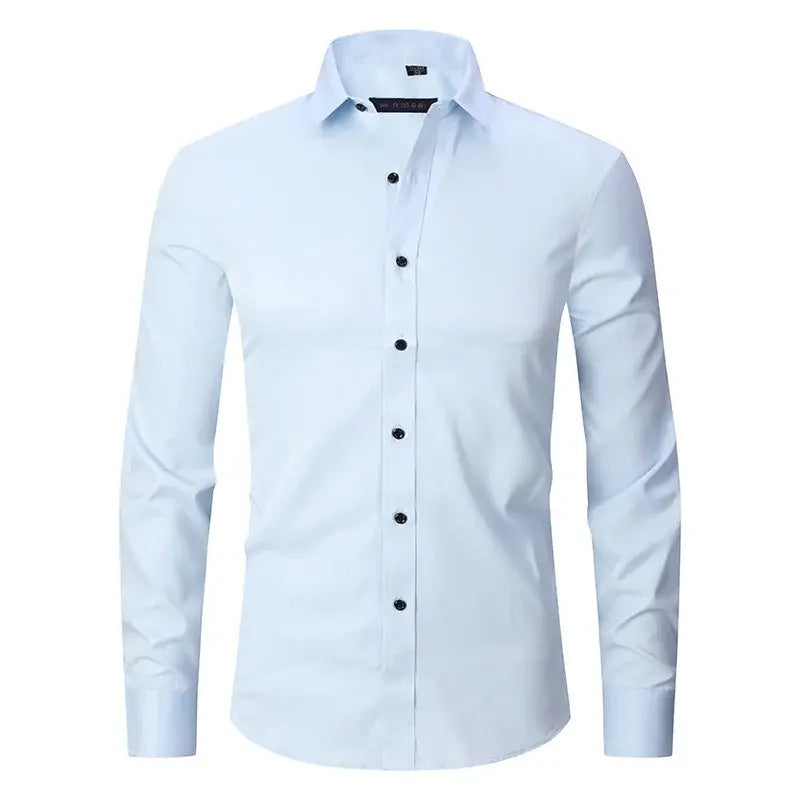 Homem vestindo Camisa Social Masculina de Algodão Torinzi TZ083 preta, com design slim e tecido de algodão premium.