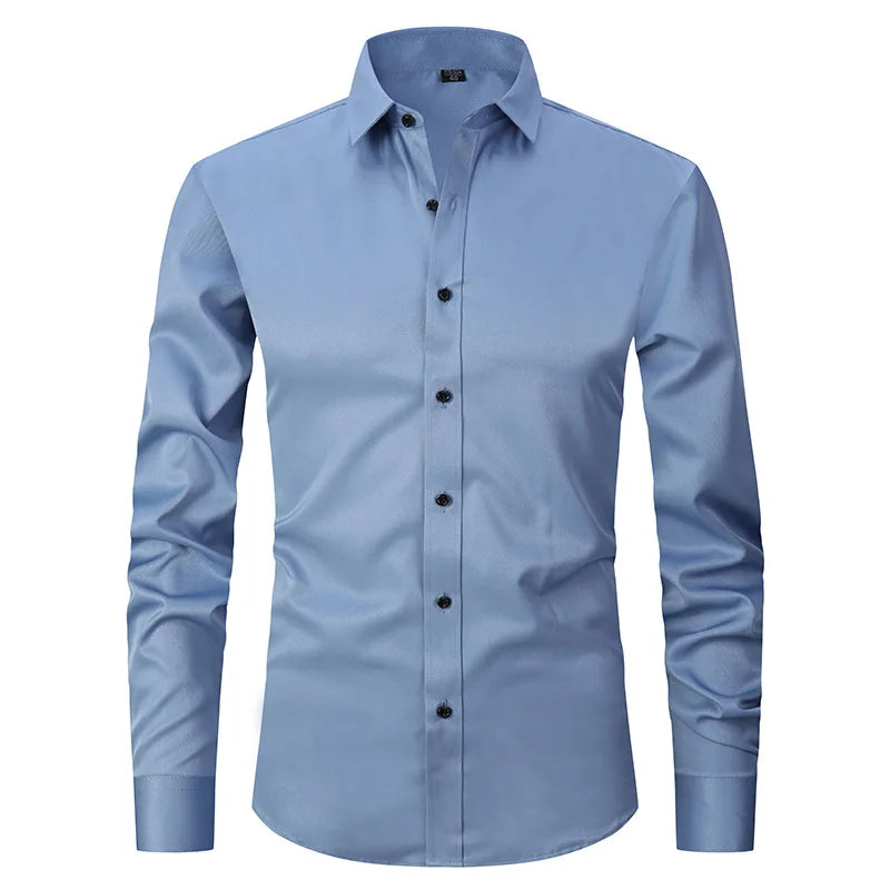 Homem vestindo Camisa Social Masculina de Algodão Torinzi TZ083 preta, com design slim e tecido de algodão premium.