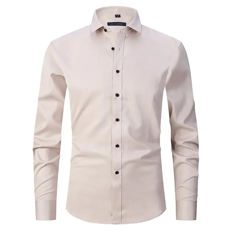 Homem vestindo Camisa Social Masculina de Algodão Torinzi TZ083 preta, com design slim e tecido de algodão premium.