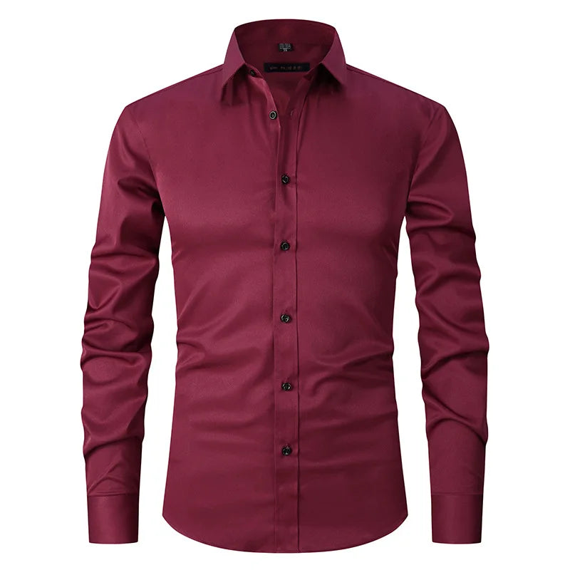 Homem vestindo Camisa Social Masculina de Algodão Torinzi TZ083 preta, com design slim e tecido de algodão premium.