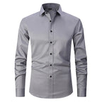Homem vestindo Camisa Social Masculina de Algodão Torinzi TZ083 preta, com design slim e tecido de algodão premium.