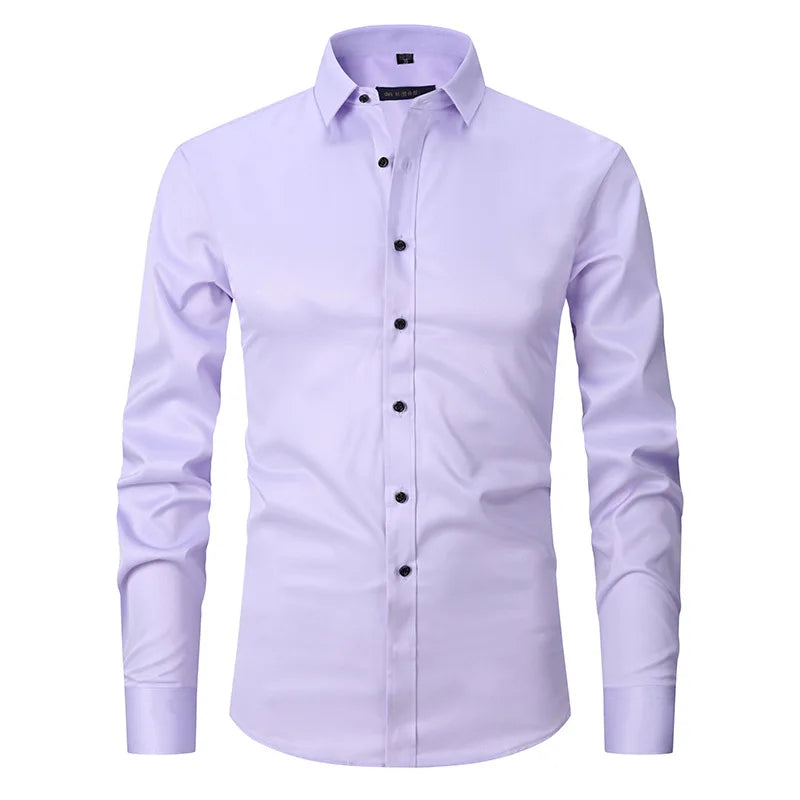 Homem vestindo Camisa Social Masculina de Algodão Torinzi TZ083 preta, com design slim e tecido de algodão premium.