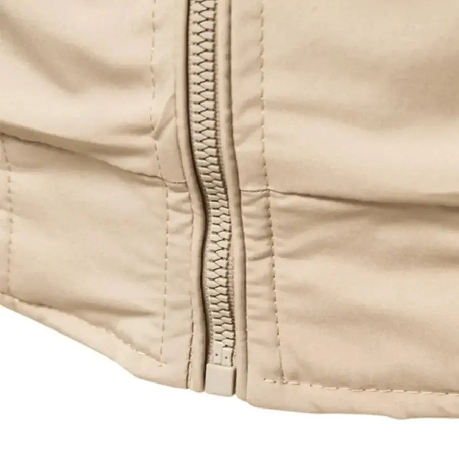 Jaqueta Masculina Casual Torinzi TZ146 resistente e moderna, com tecido impermeável e interior aquecido, ideal para dias frios com estilo.