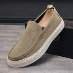 Mocassim Masculino Casual Torinzi TZ302 elegante e moderno, com acabamento refinado e solado flexível, ideal para looks casuais e sociais.