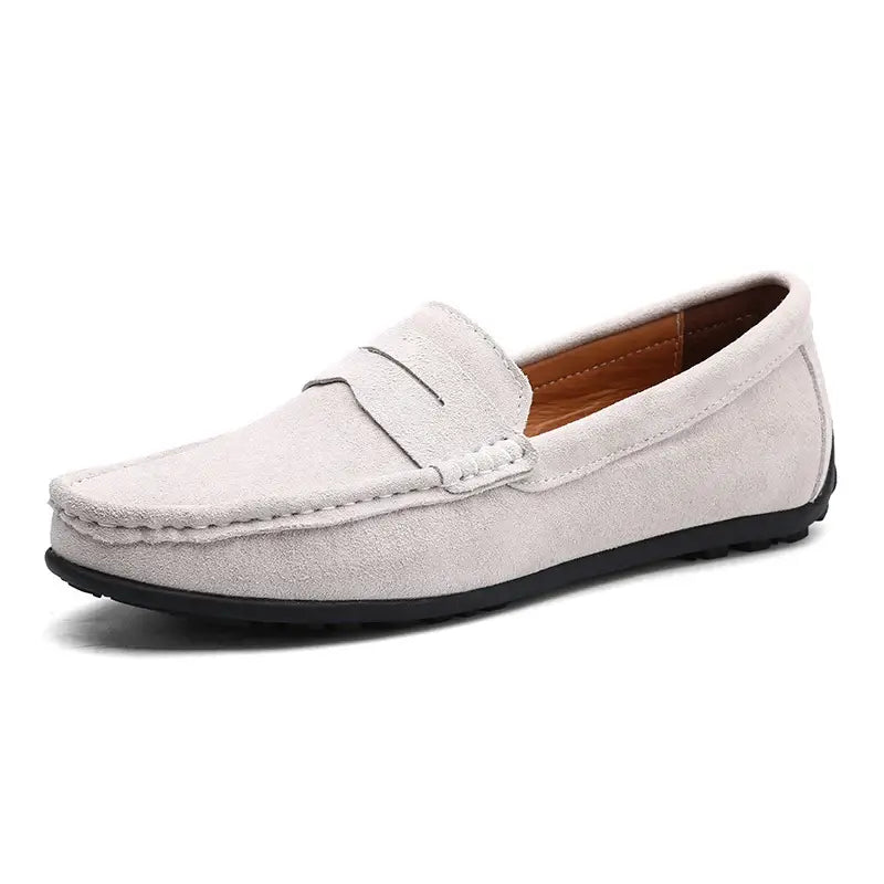 Mocassim Masculino de Camurça Torinzi TZ305 em camurça premium, leve e confortável, ideal para looks casuais e formais.