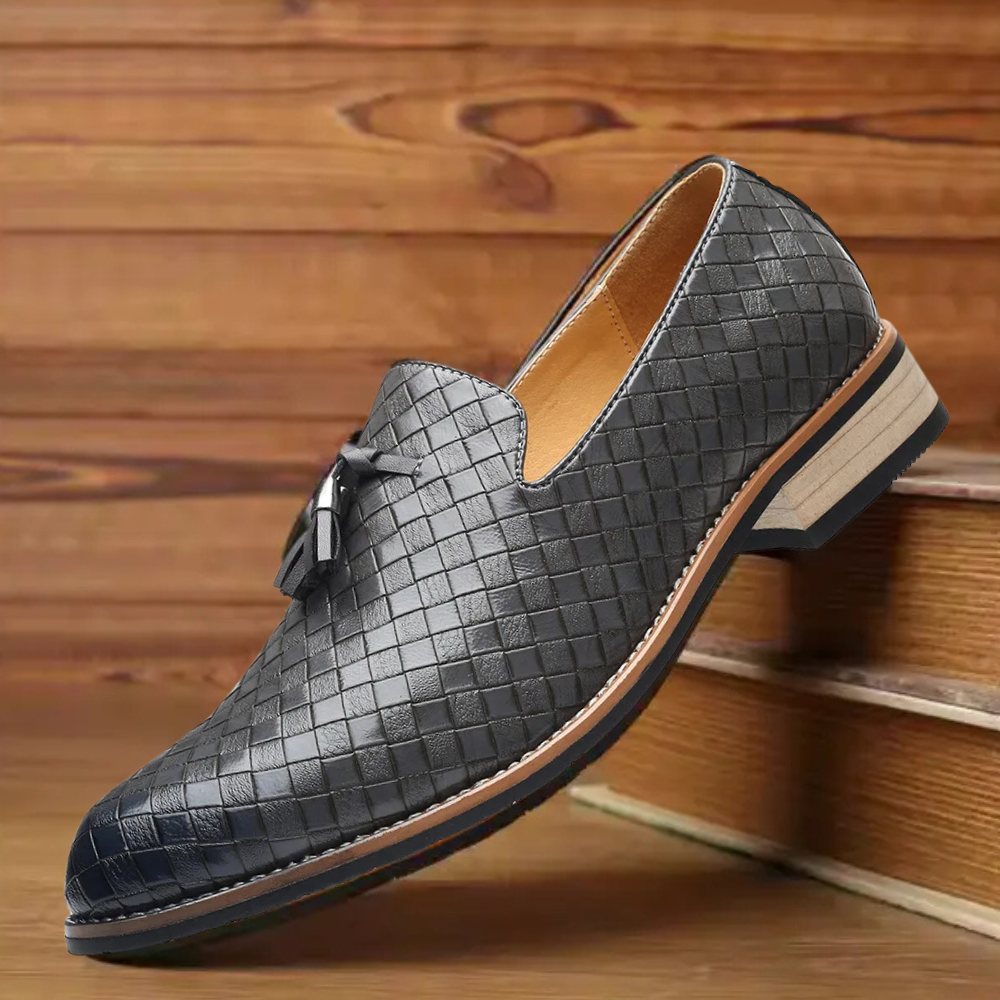 Mocassim Masculino de Couro Oxford Torinzi TZ307 elegante e confortável, com couro legítimo e solado flexível, ideal para looks modernos.