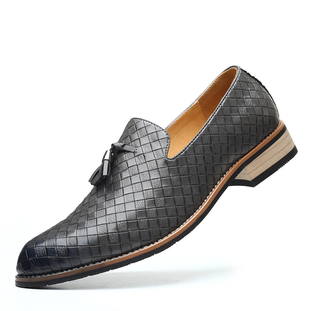 Mocassim Masculino de Couro Oxford Torinzi TZ307 elegante e confortável, com couro legítimo e solado flexível, ideal para looks modernos.