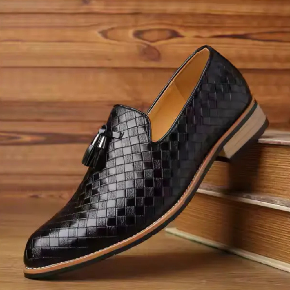 Mocassim Masculino de Couro Oxford Torinzi TZ307 elegante e confortável, com couro legítimo e solado flexível, ideal para looks modernos.