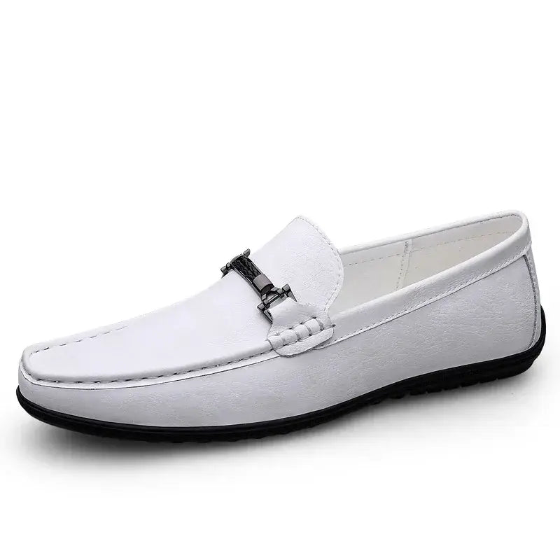 Mocassim Masculino de Couro Torinzi TZ299 elegante e durável, com acabamento artesanal e conforto ideal para ocasiões casuais e formais.