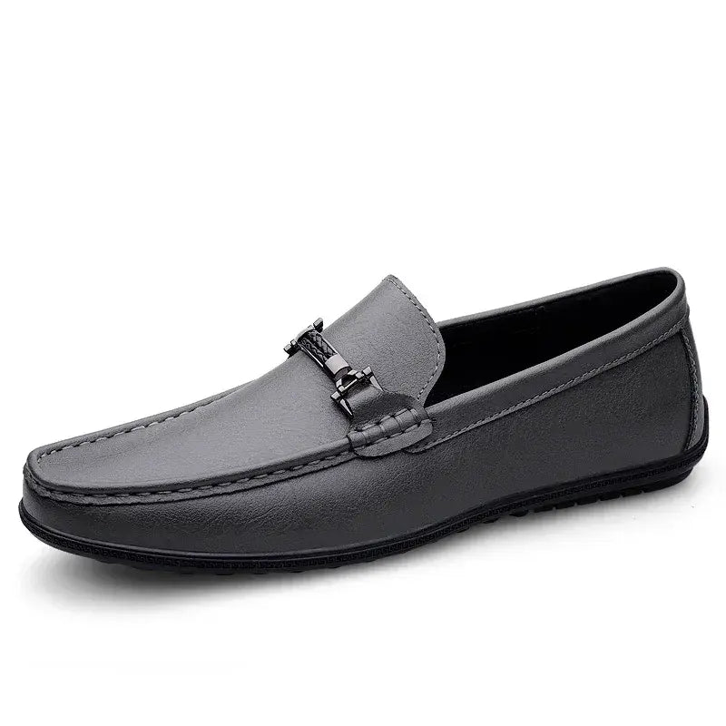 Mocassim Masculino de Couro Torinzi TZ299 elegante e durável, com acabamento artesanal e conforto ideal para ocasiões casuais e formais.