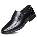 Mocassim Masculino de Couro Torinzi TZ304 feito em couro legítimo, leve e elegante, ideal para looks casuais e formais.
