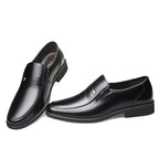 Mocassim Masculino de Couro Torinzi TZ304 feito em couro legítimo, leve e elegante, ideal para looks casuais e formais.