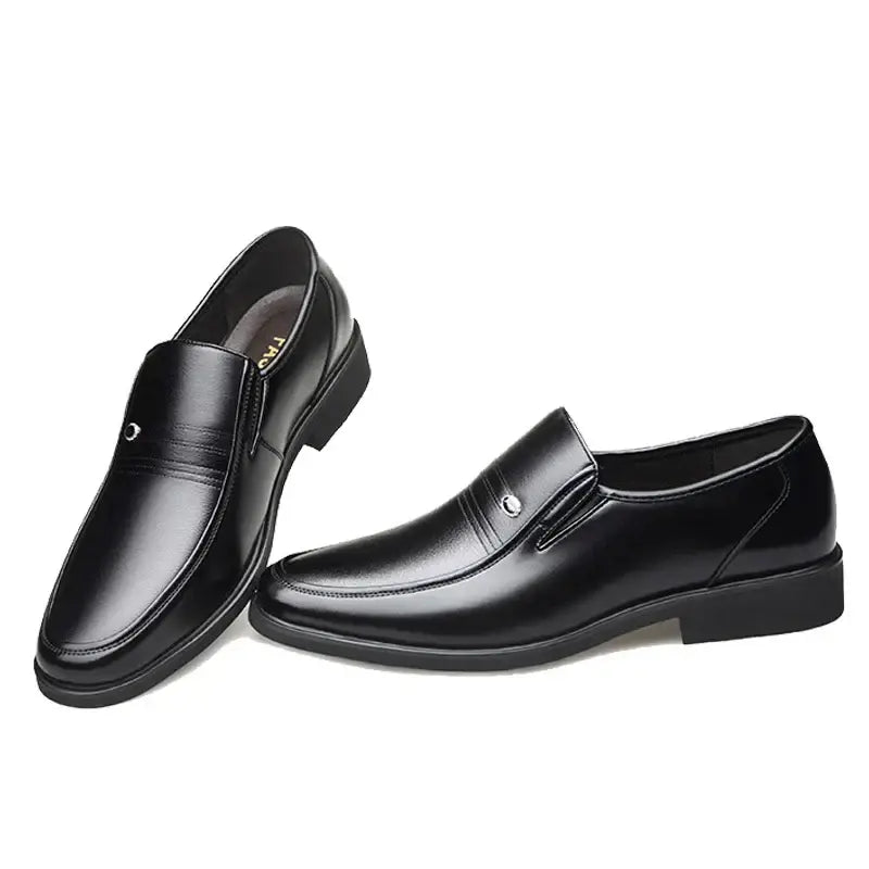 Mocassim Masculino de Couro Torinzi TZ304 feito em couro legítimo, leve e elegante, ideal para looks casuais e formais.